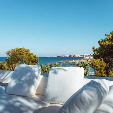 Mareluxe & Pool - By The Sea