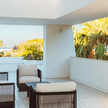 Mareluxe & Pool Villa