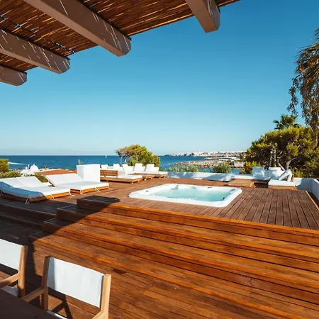 Mareluxe & Pool Villa