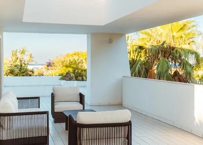 Mareluxe & Pool Villa