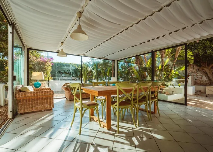 Mareluxe & Pool - By The Sea