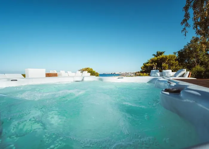 Mareluxe & Pool Villa