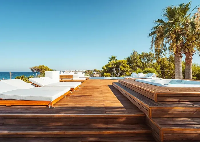 Mareluxe & Pool Villa